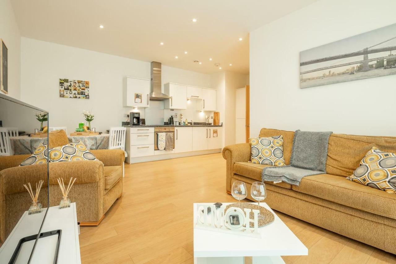 Central Bedford: Two Bedrooms, Breakfast Basket Exteriör bild