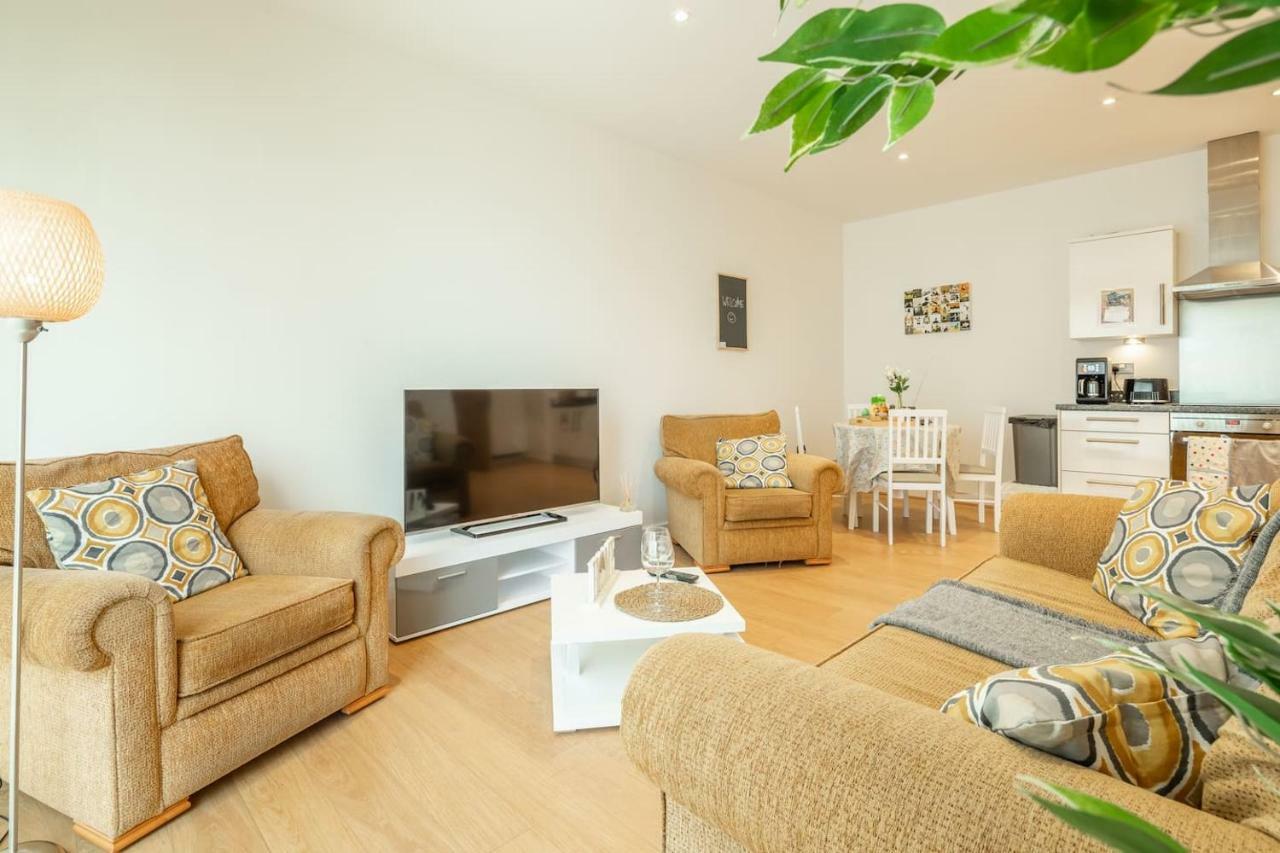 Central Bedford: Two Bedrooms, Breakfast Basket Exteriör bild