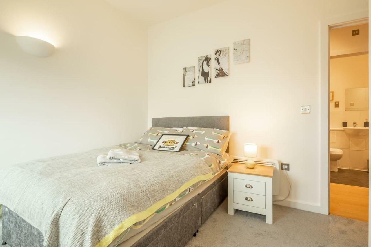 Central Bedford: Two Bedrooms, Breakfast Basket Exteriör bild