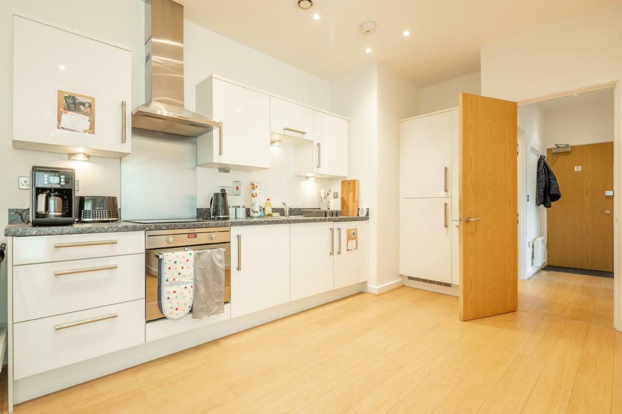 Central Bedford: Two Bedrooms, Breakfast Basket Exteriör bild
