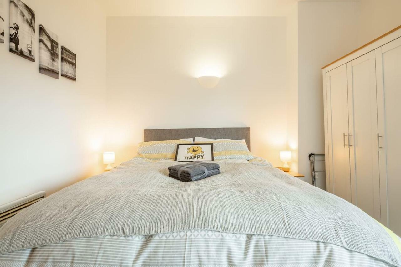 Central Bedford: Two Bedrooms, Breakfast Basket Exteriör bild