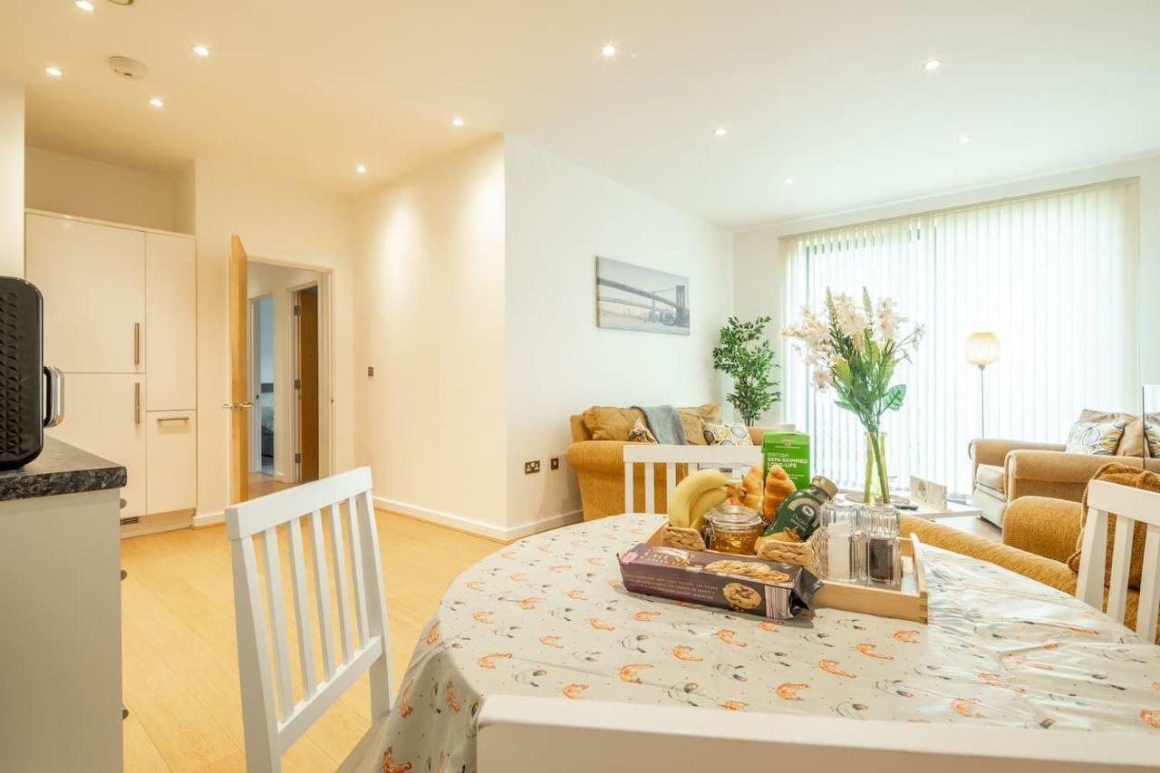 Central Bedford: Two Bedrooms, Breakfast Basket Exteriör bild