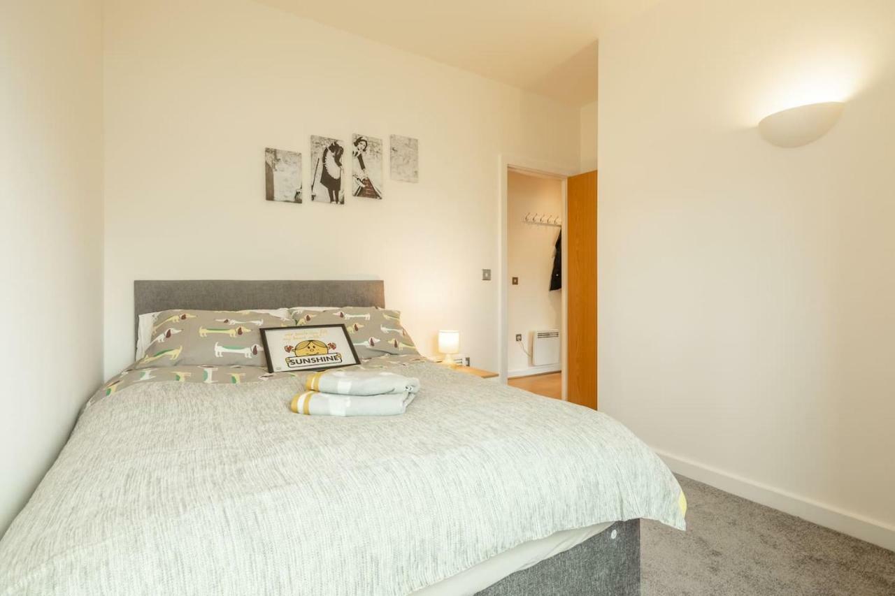 Central Bedford: Two Bedrooms, Breakfast Basket Exteriör bild