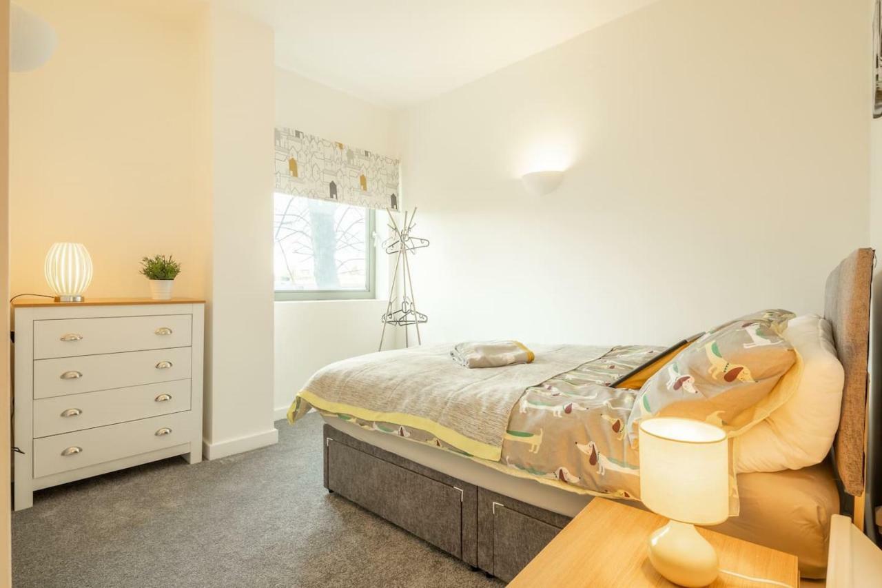 Central Bedford: Two Bedrooms, Breakfast Basket Exteriör bild