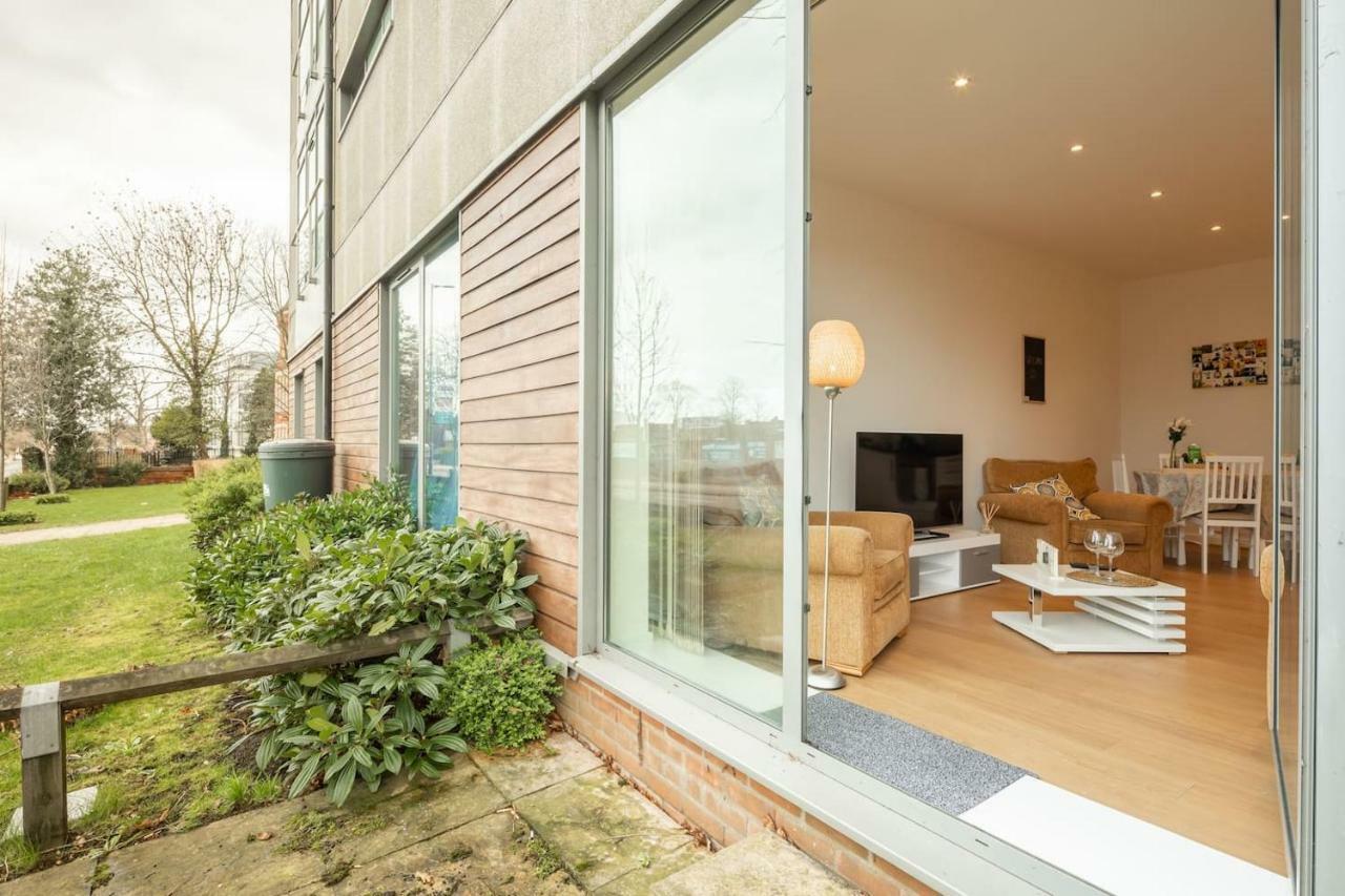 Central Bedford: Two Bedrooms, Breakfast Basket Exteriör bild