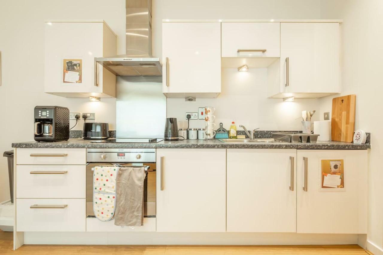 Central Bedford: Two Bedrooms, Breakfast Basket Exteriör bild