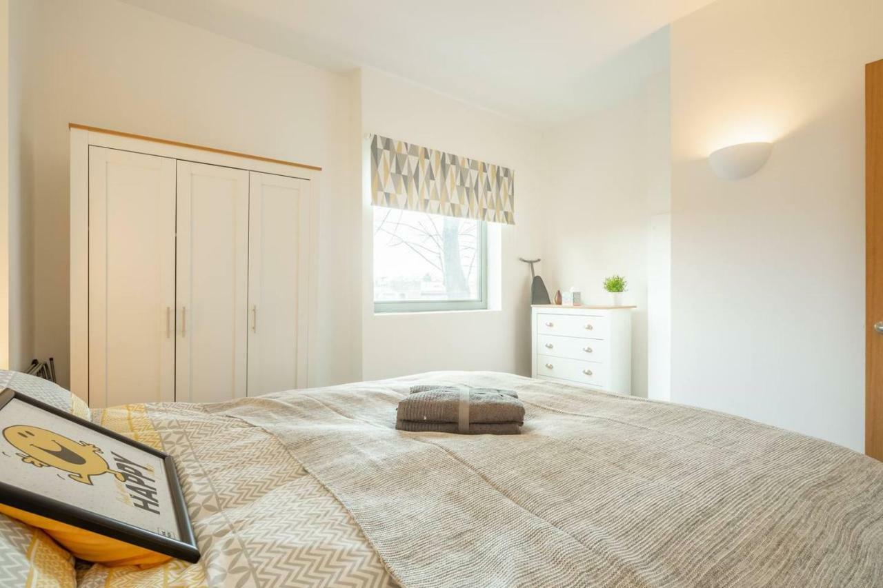 Central Bedford: Two Bedrooms, Breakfast Basket Exteriör bild