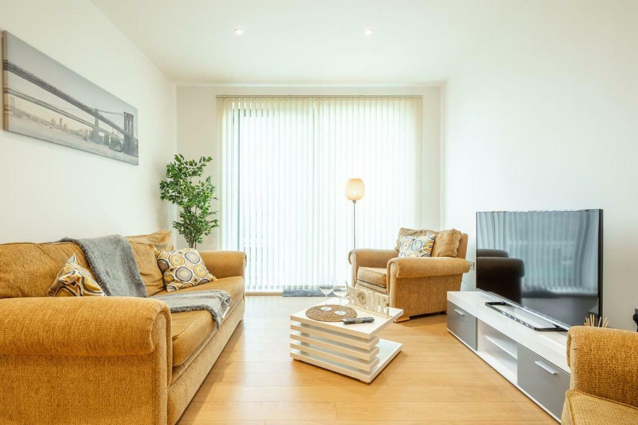 Central Bedford: Two Bedrooms, Breakfast Basket Exteriör bild