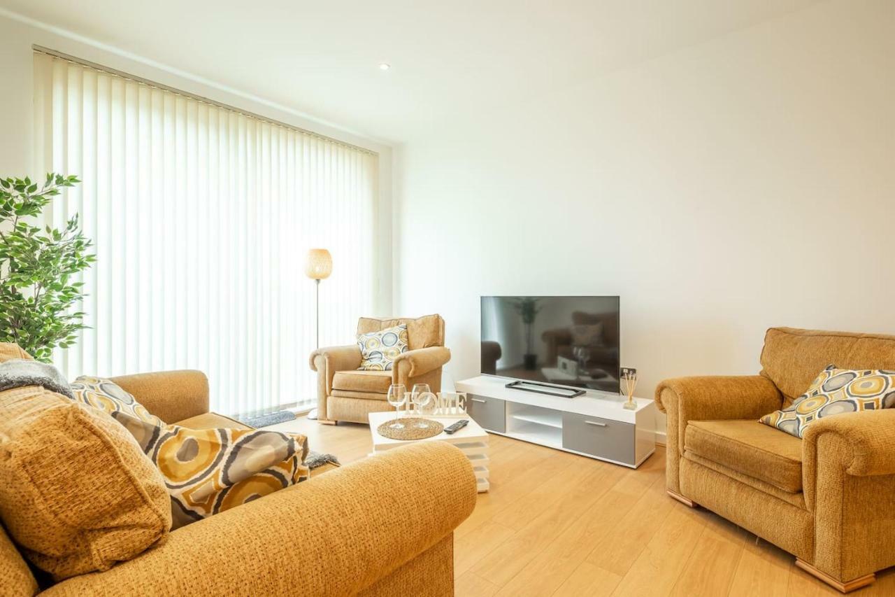 Central Bedford: Two Bedrooms, Breakfast Basket Exteriör bild
