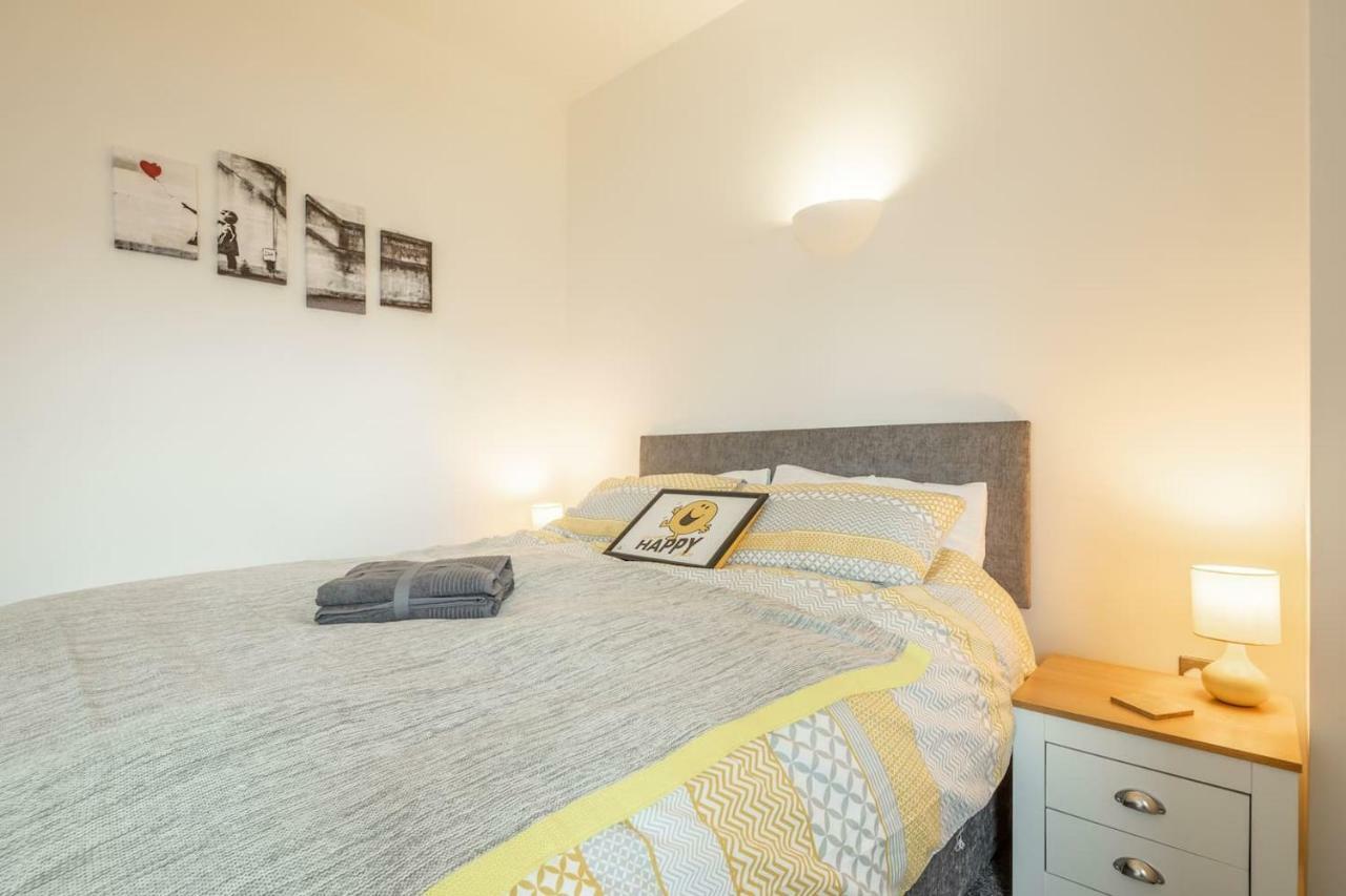 Central Bedford: Two Bedrooms, Breakfast Basket Exteriör bild
